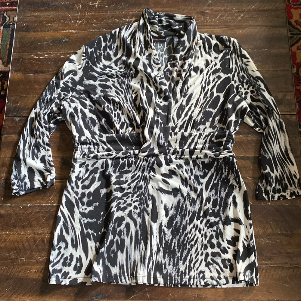 NY & Co animal print top, Large EUC - Picture 7 of 10